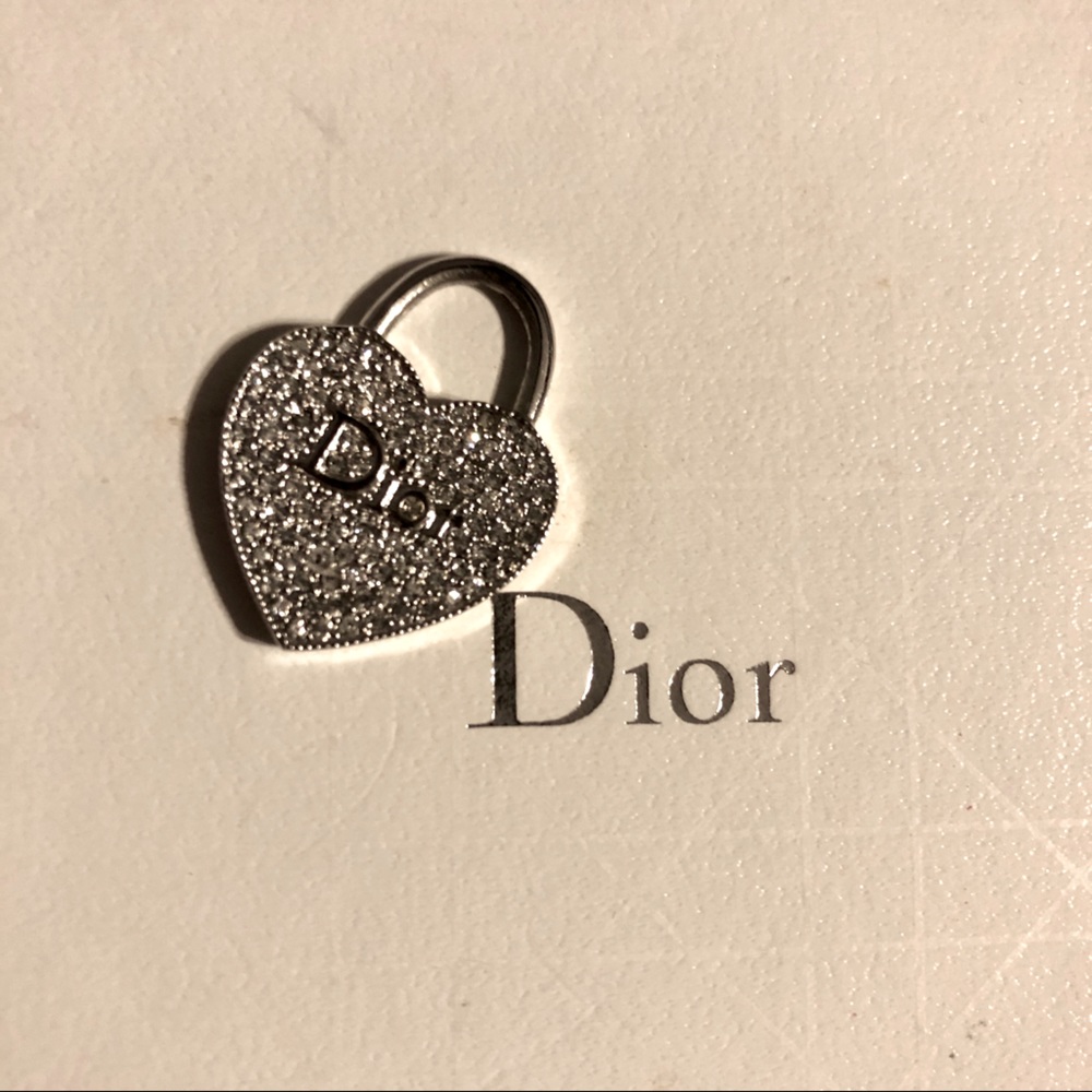 Authentic Dior heart pendant ❤️